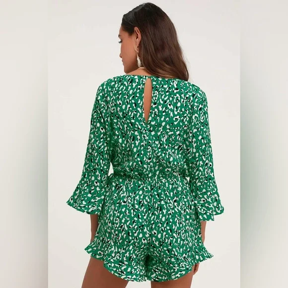 ✨NWT Lulus Make Moves Green and Black Print Flounce Sleeve Romper Size Small - Picture 3 of 15